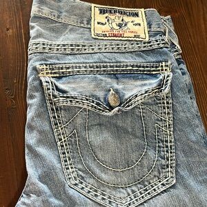 Men’s True Religion boot cut jeans!